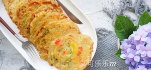 做许多饼挂在脖子上的封面