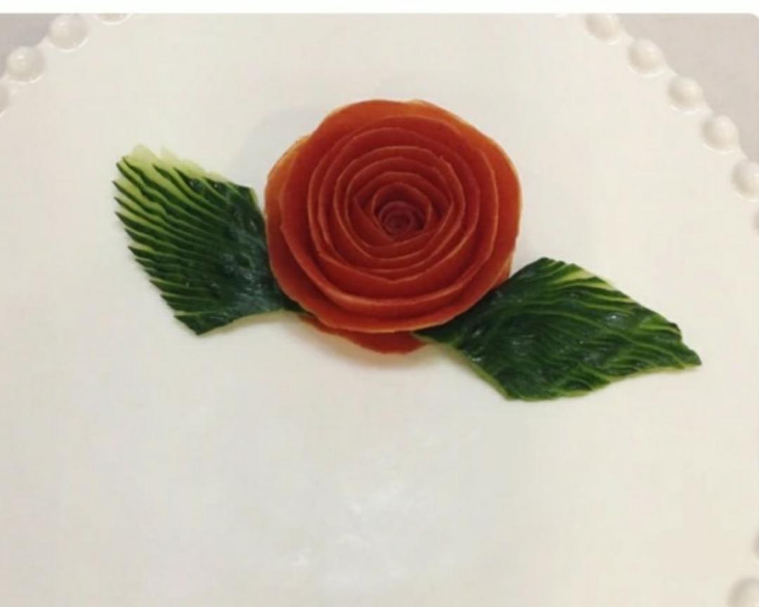 菜谱 摆盘围边 菱形花:     菱形片3一7片都可摆出花形.