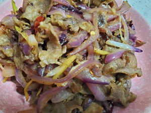 洋葱炒牛肉卷的做法 步骤6