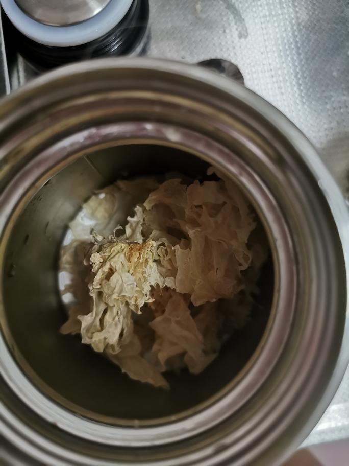 焖烧杯银耳汤