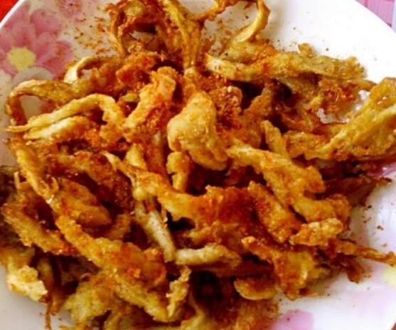 油炸蘑菇的做法 步骤4
