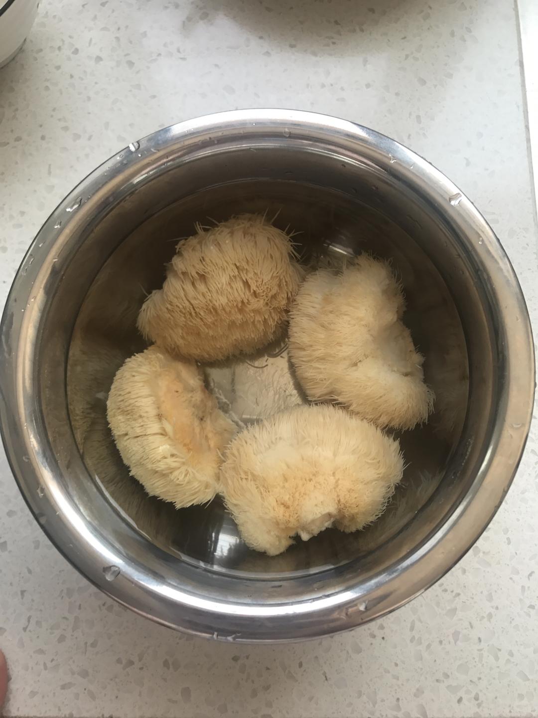 猴头菇排骨养胃汤(行气、暖胃)的做法 步骤2