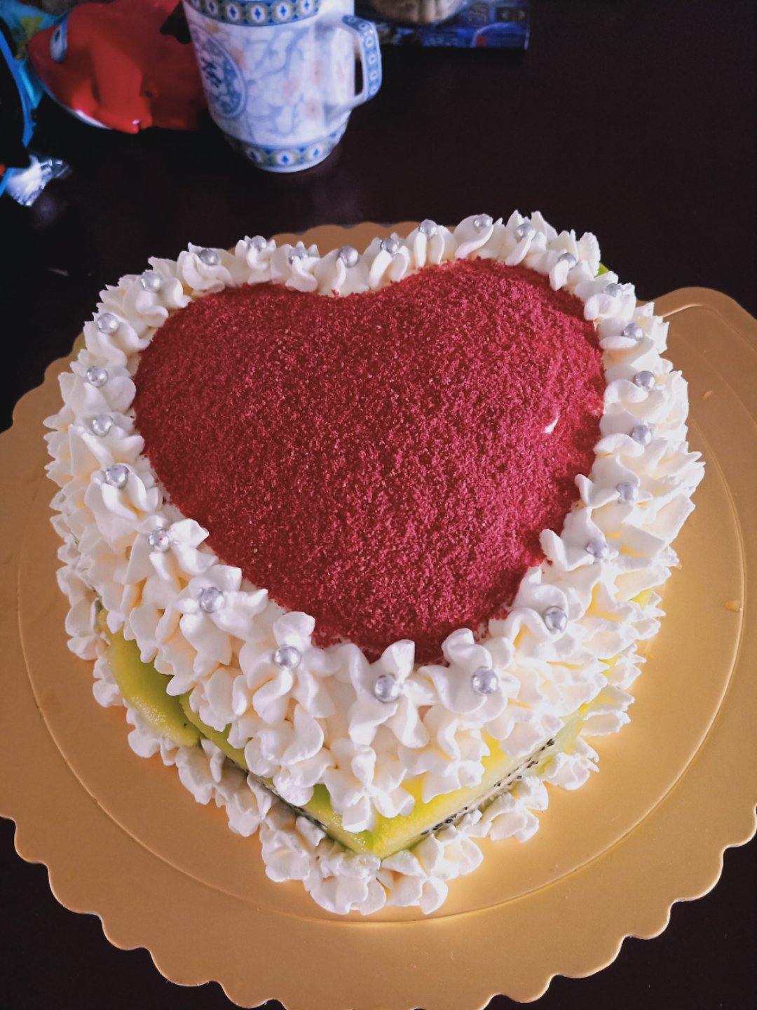 艺欣妈咪做的6寸心形生日蛋糕