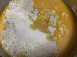 营养又好吃的南瓜土豆玉米饼的做法 步骤4
