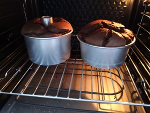 双重浓郁巧克力戚风的做法 步骤6