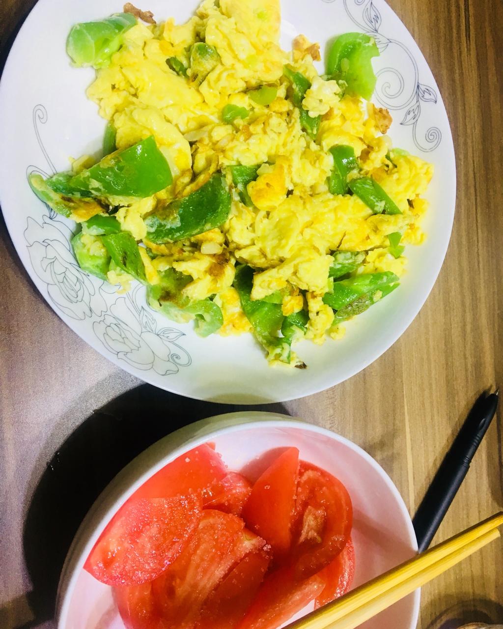 赞                  青椒炒蛋              土鸡蛋,青椒,蒜末,盐