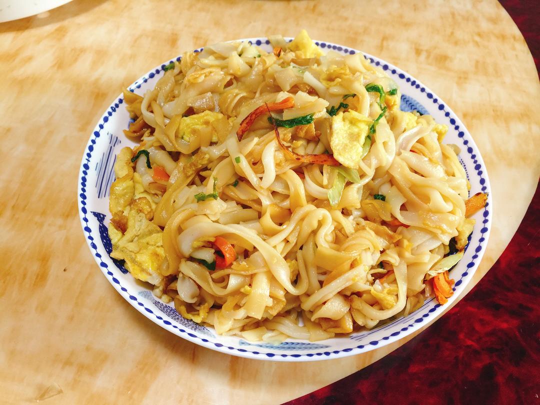 快手早餐,鸡蛋炒河粉!营养美味!