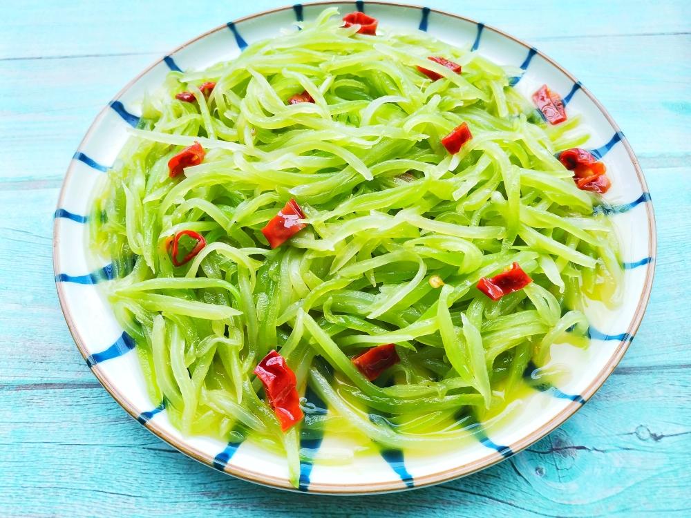 6人做过这道菜西蘭莴笋富含多种维生素,其粗纤维也能有效地改善肠胃