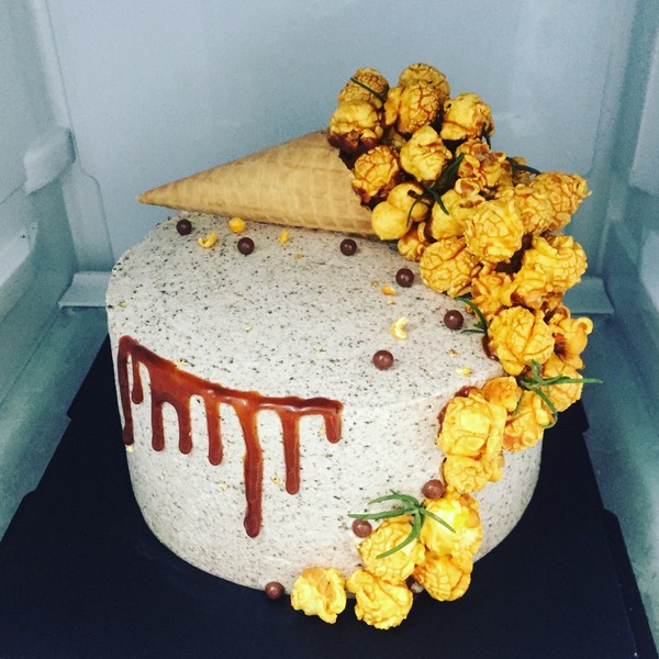 tattooist做的爆米花白巧克力生日party蛋糕