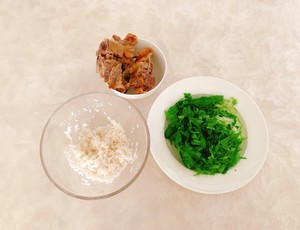 咸骨青菜粥的做法 步骤2