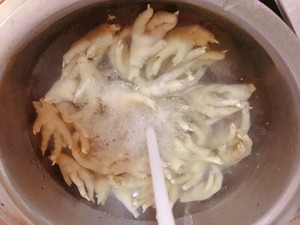 夏日必吃藤椒脱骨鸡爪的做法 步骤4