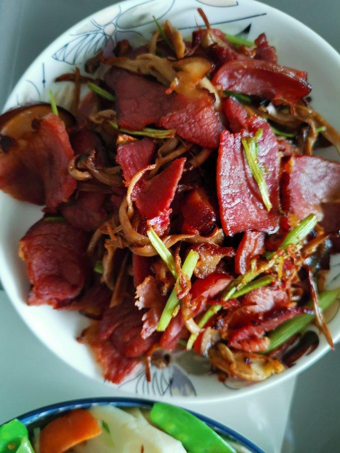 时光-364做的茶树菇炒腊肉