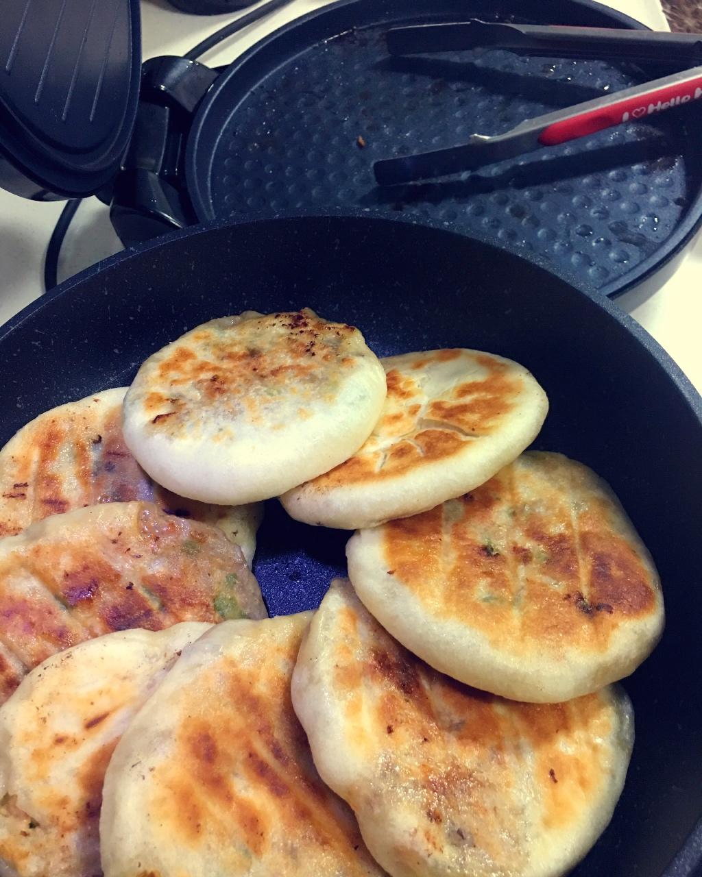 小陈2做的电饼铛馅饼