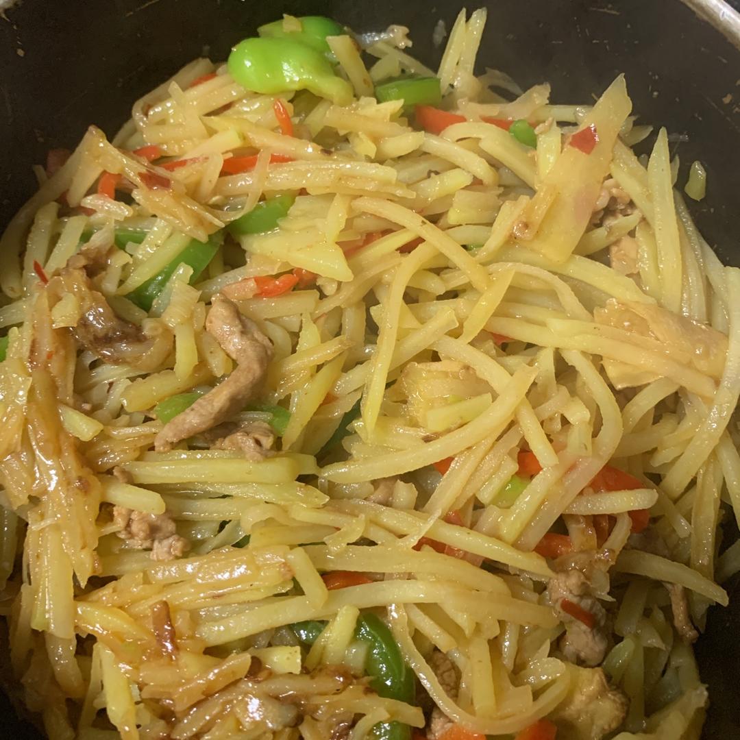 倪迎刚做的土豆丝炒肉肉