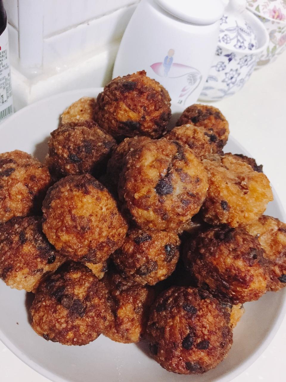雷雷与小二郎做的炸糯米圆子