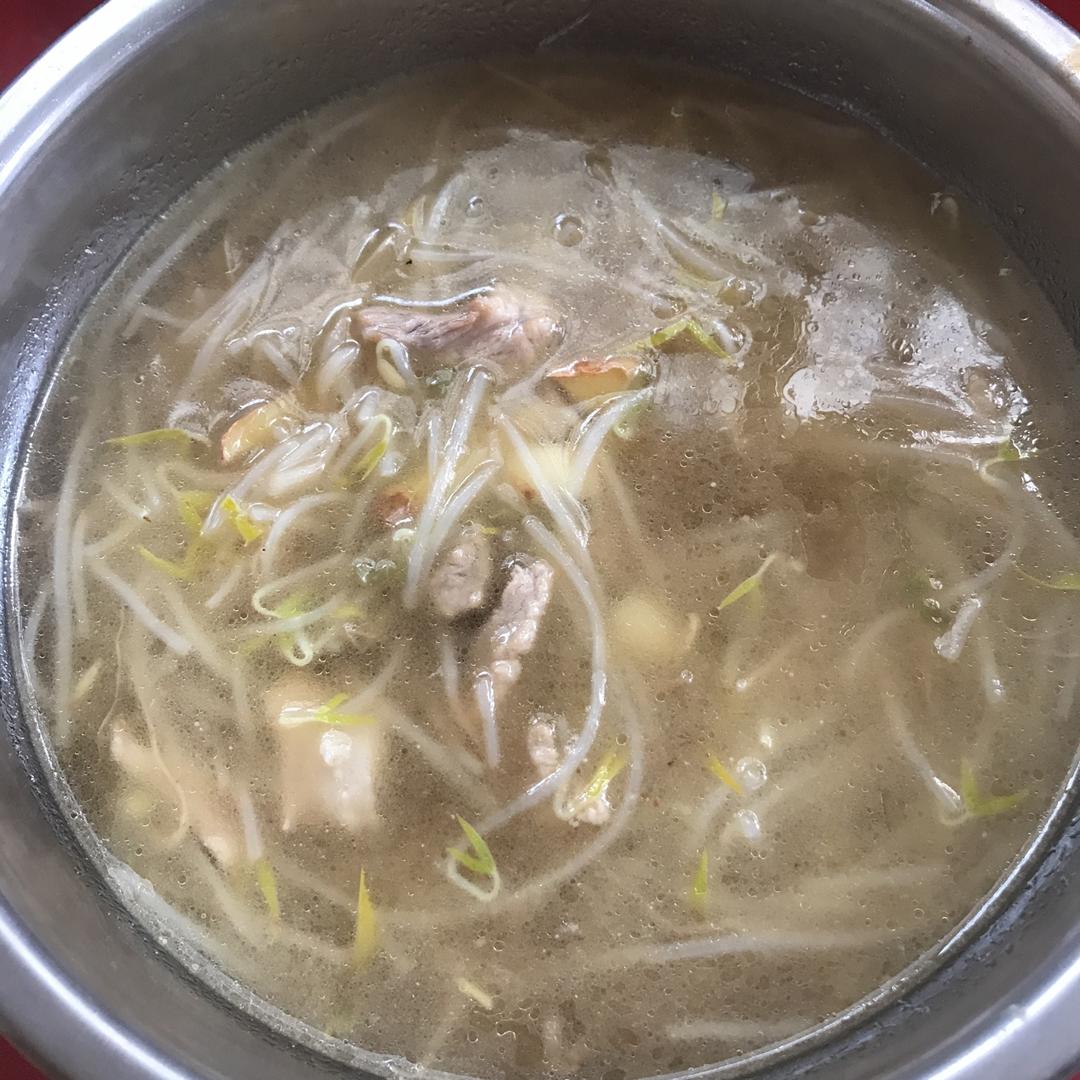 瘦瘦19931222做的豆芽肉丝汤