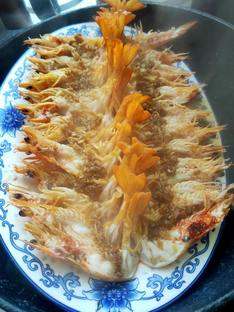 蒜蓉粉丝开背虾的做法 步骤14