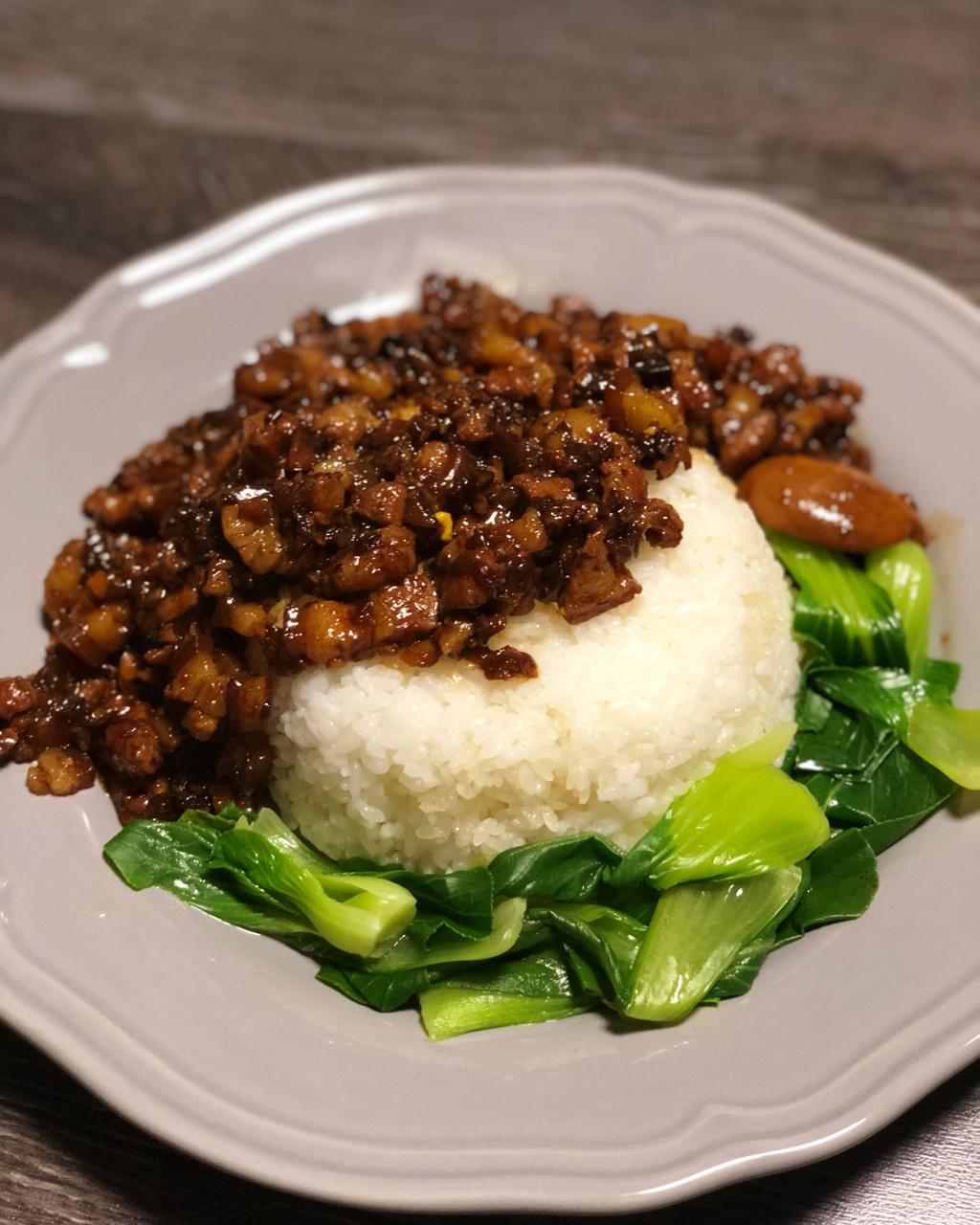 kkkkim做的洋葱酥卤肉饭
