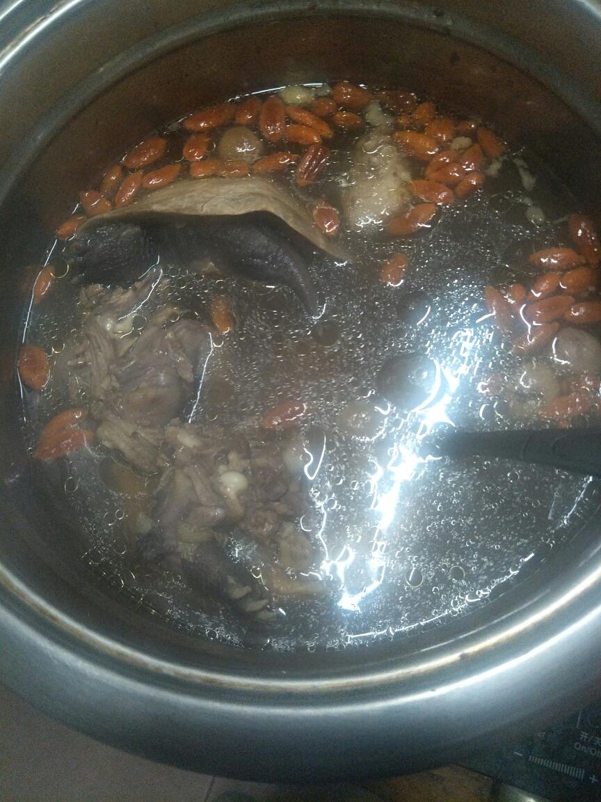 土茯苓乌龟汤