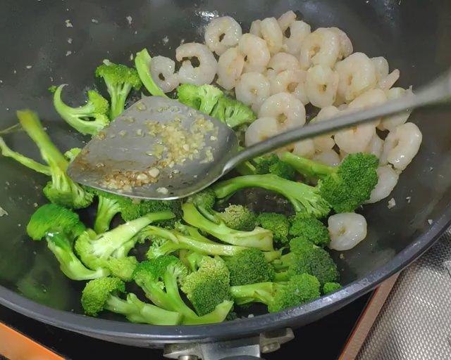 想想虾仁炒西兰花