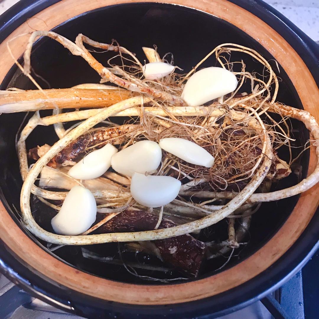 五指毛桃焗鸡腿肉