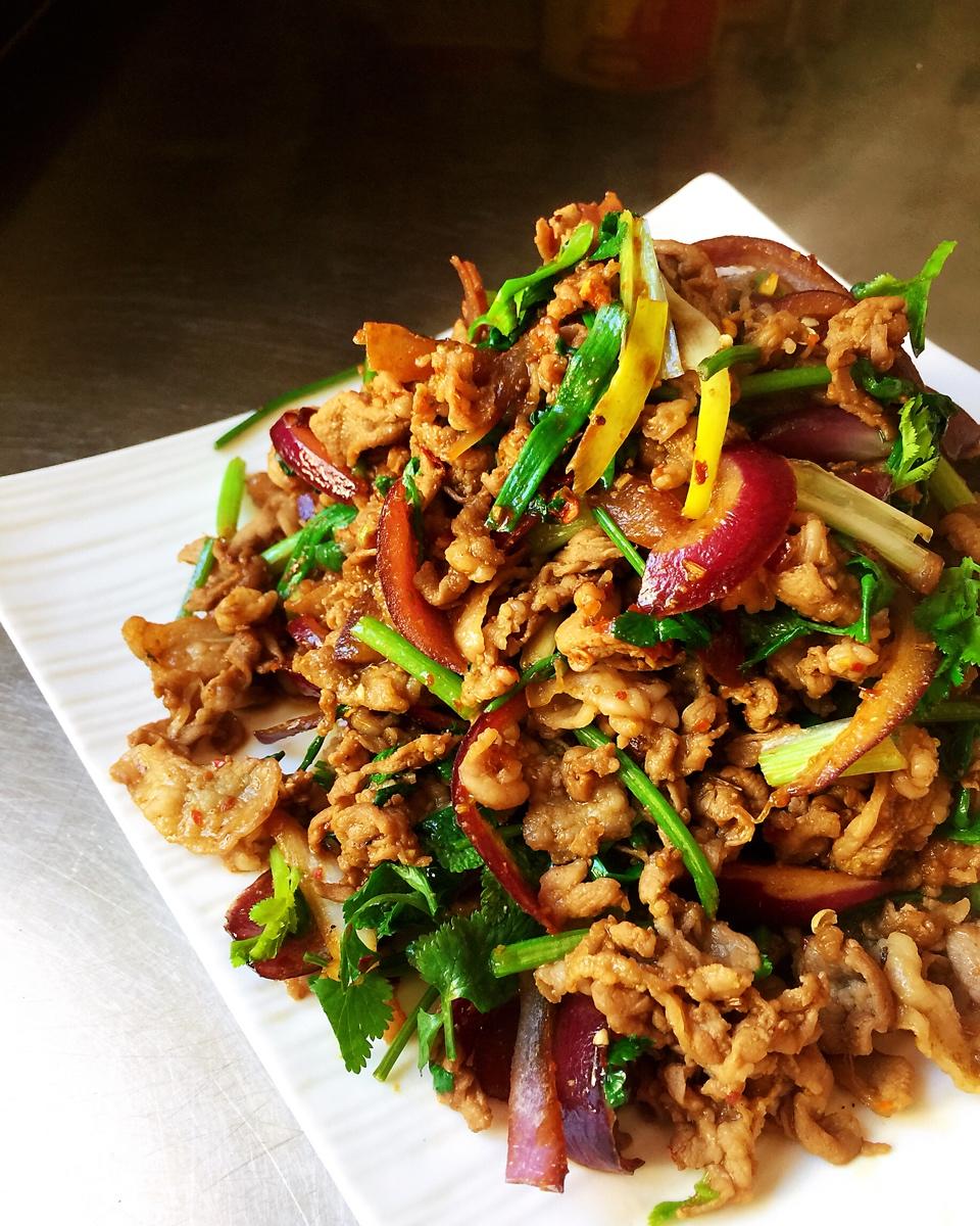 菜里的增香剂啊#午餐2019年1月5日# 赞 羊肉卷,白洋葱,酱油,孜然粉