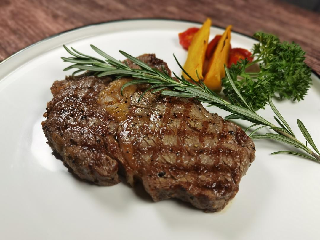 香煎牛扒,煎肉眼扒
