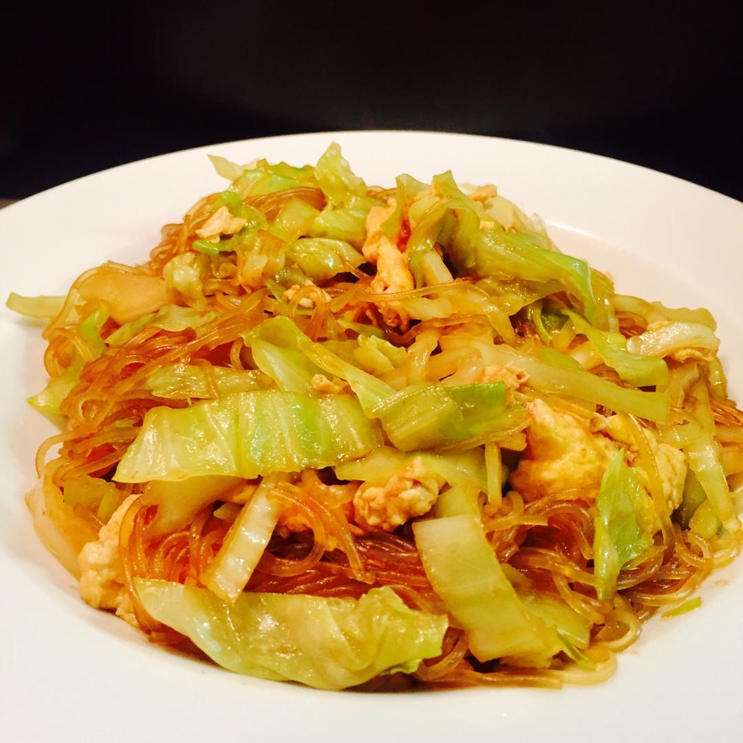 我爱丹麦不解释做的包菜粉丝炒鸡蛋
