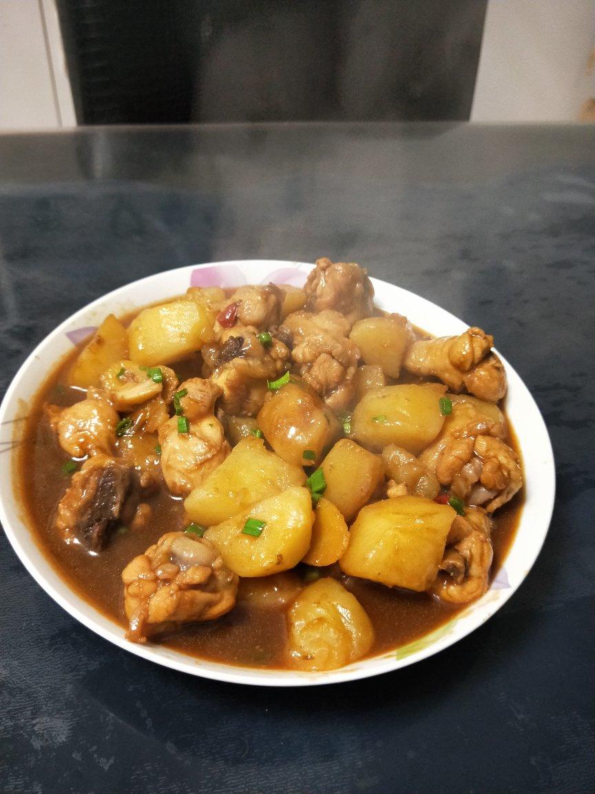 秦大瓶做的土豆焖鸡腿