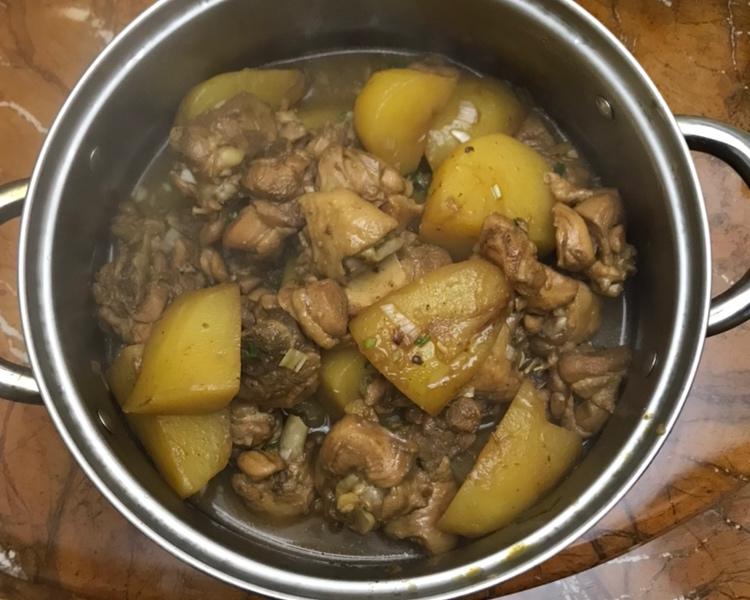 土豆烧鸡腿的做法