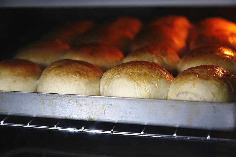 【面包机做面包(肉松挤挤餐包)的做法步骤图】模样生活-制作