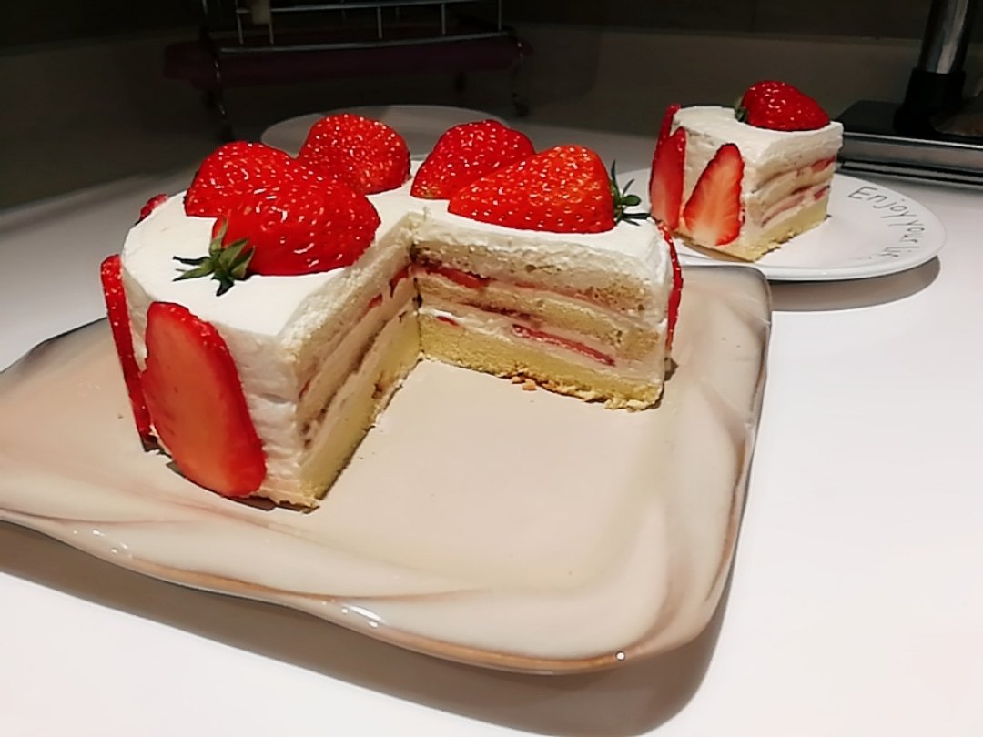 草莓夹心蛋糕(有果酱哦)