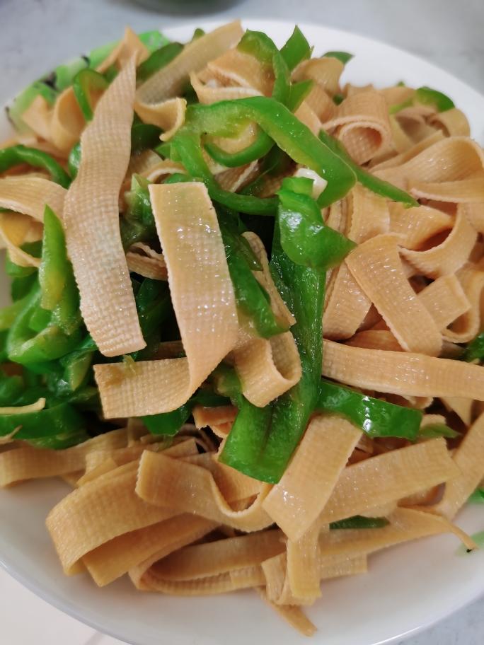 家常菜 美味快手菜 尖椒炒豆皮              