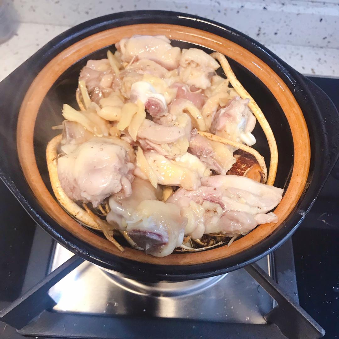 五指毛桃焗鸡腿肉
