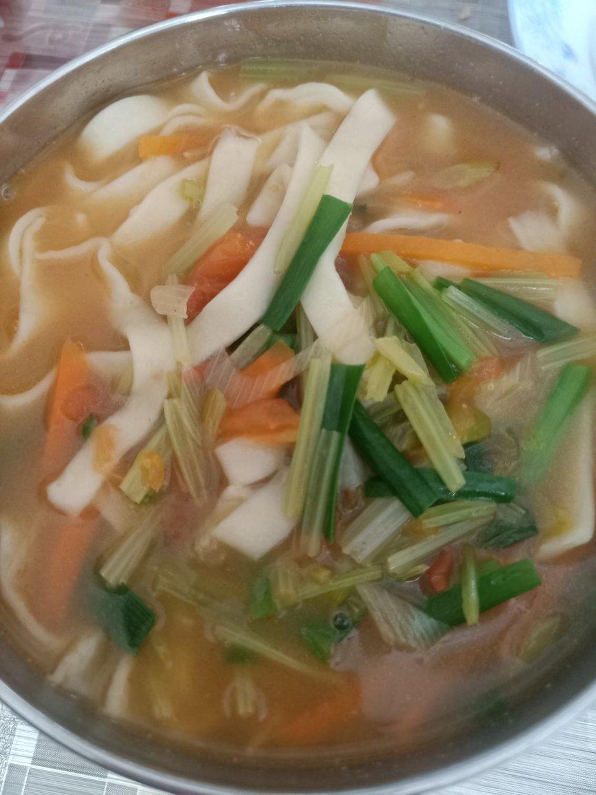 宁宁妈的美食做的手擀面