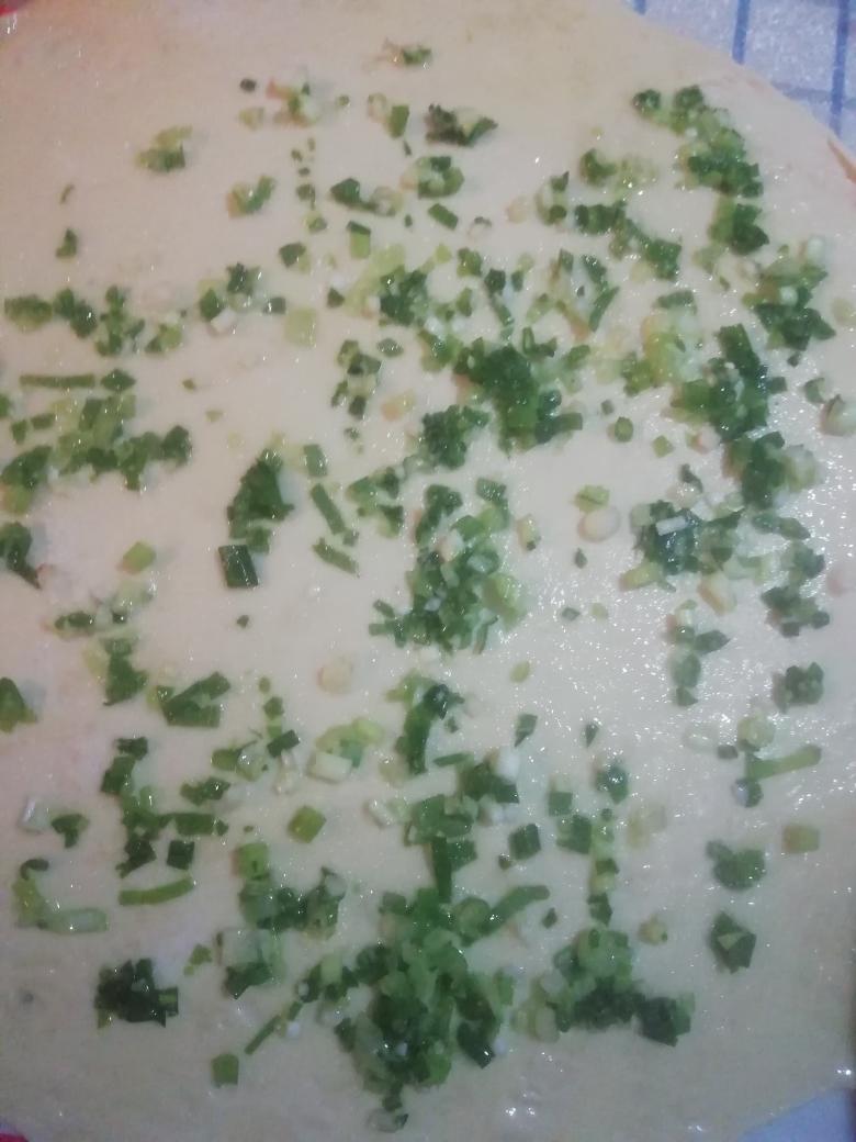 薄如蝉翼的葱油饼的做法 步骤3