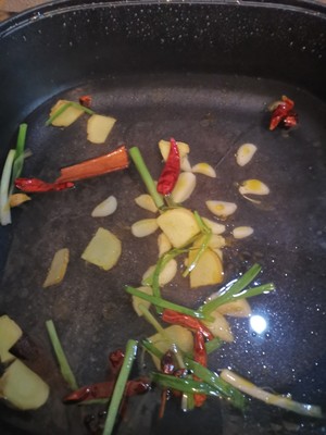 秘制红烧猪脚的做法 步骤6