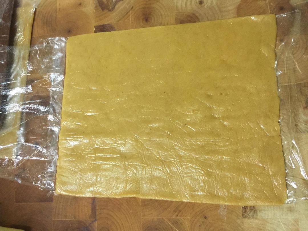 【小狮子造型饼干的做法步骤图，怎么做好吃】超超超圆脚豆-制作