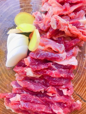 超级下饭的小炒黄牛肉的做法 步骤2
