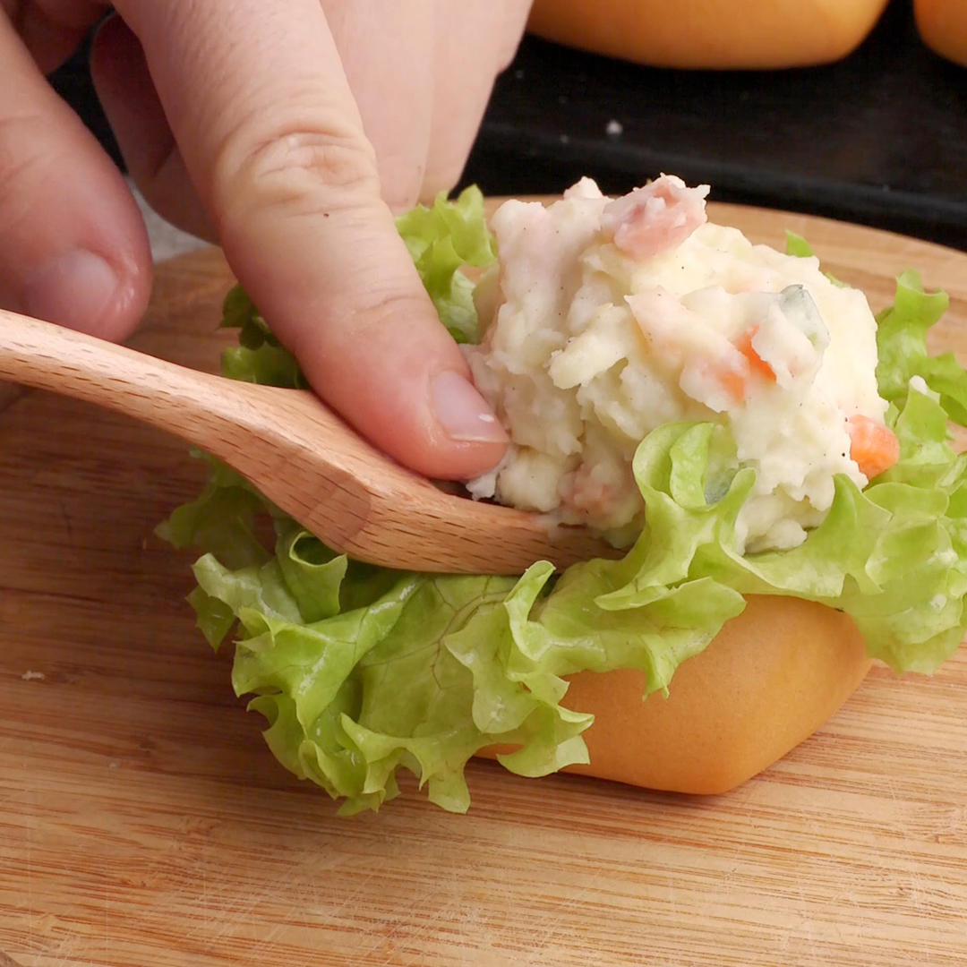 【花环沙拉包的做法视频_花环沙拉包的做法步骤】-制作
