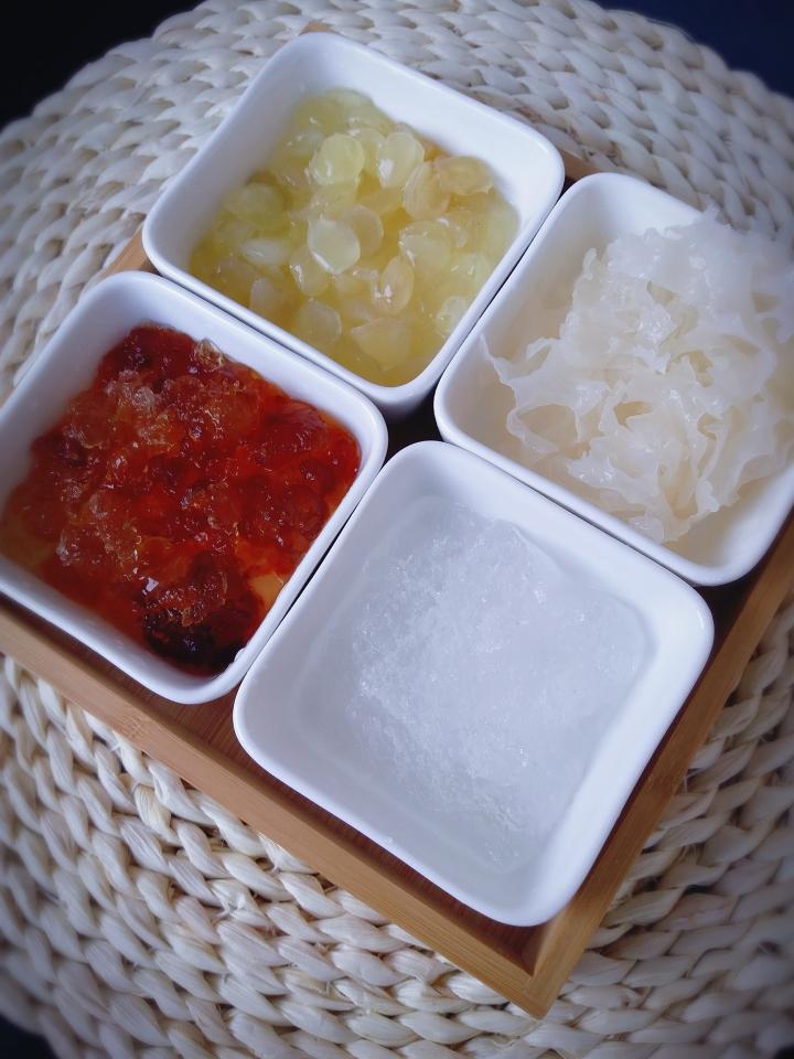 桃胶雪燕胶颜羹