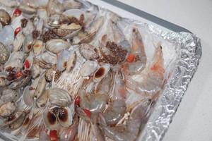 自制“路边摊”料超多的烤箱版花甲粉丝【北鼎烤箱食谱】的做法 步骤5