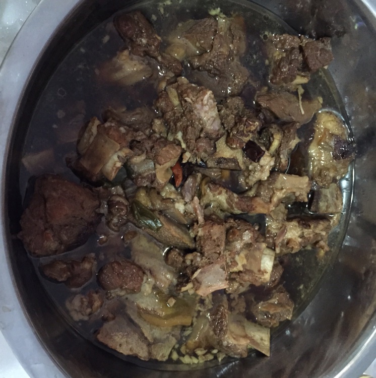 芒果冰沙派做的家常炖排骨