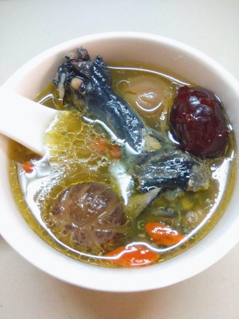 汪兴媛做的乌鸡汤