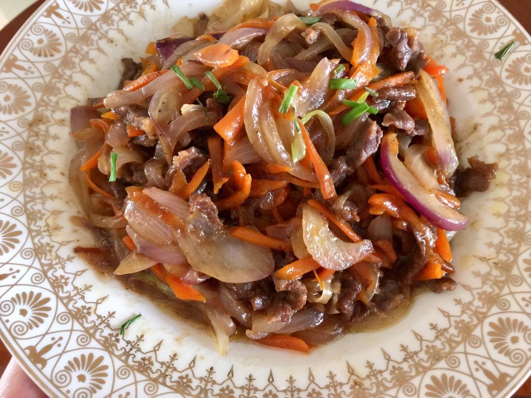 chengchenf做的胡萝卜洋葱炒牛肉