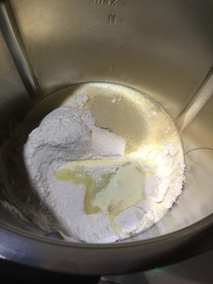 蝴蝶结小餐包的做法 步骤1