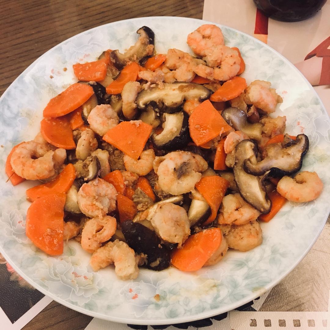 虾仁香菇 renny_m做的虾仁香菇赞 香菇,胡萝卜,虾仁,蚝油,橄榄油 21