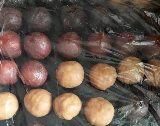 【彩虹蛋黄酥的做法步骤图,彩虹蛋黄酥怎么做好吃】Linda_Yue-制作