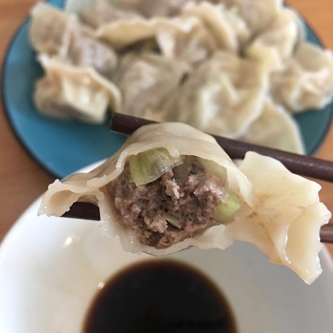 丑的饺子 训练完回来太饿了感觉能生吃了肉馅 赞 普通面粉,牛肉,芹菜