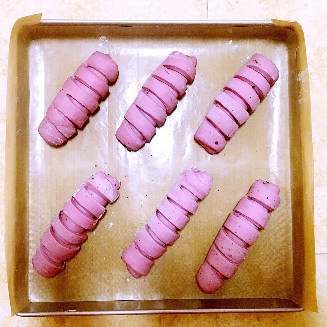 【无油黑芝麻馅紫薯卷（详细步骤、附卡路里）的做法步骤图】啾啾啾啾啾-制作